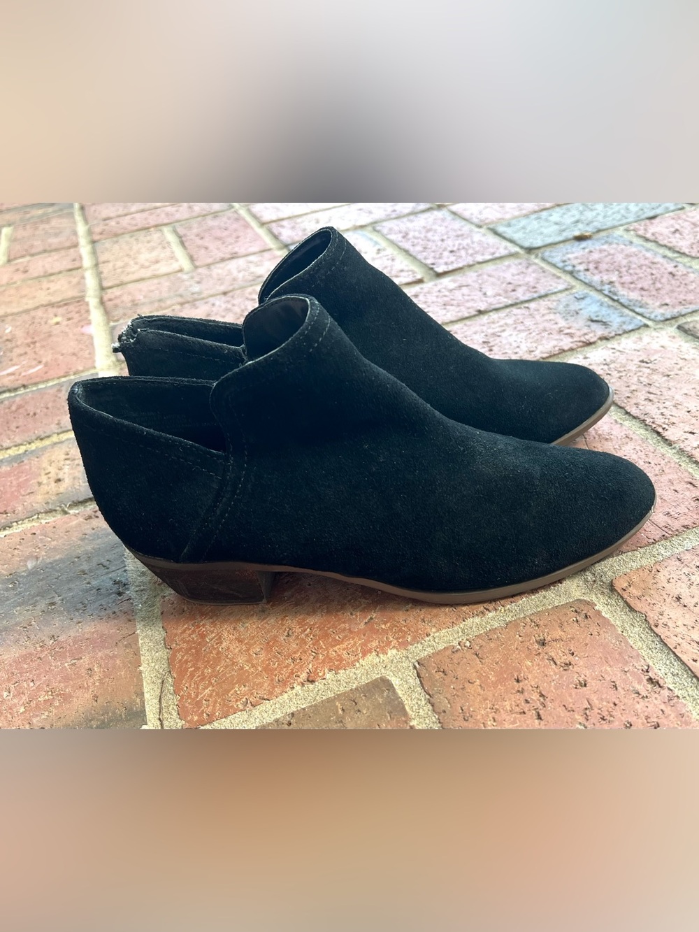 Crown & Ivy Black Suede Ankle Boots Booties Women’s 9W Side Zip Low Heel Flaw